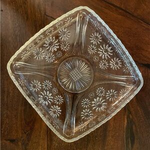 Vintage Hazel Atlas square clear glass dish with a daisy pattern.🌼